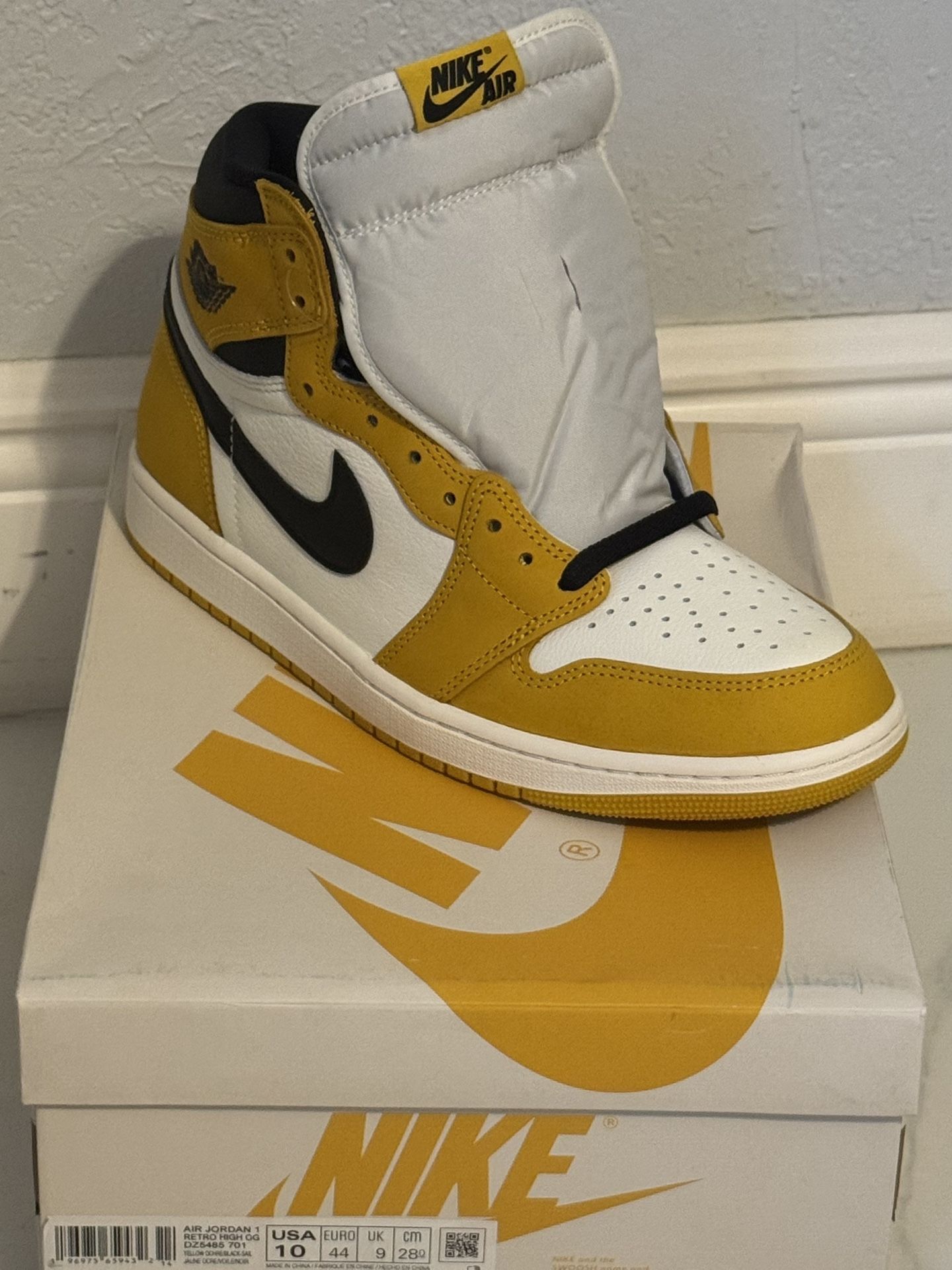 Air Jordan 1 Retro High OG Yellow Ochre