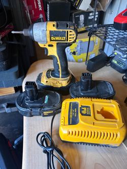Dewalt impact driver  with  3 batteries