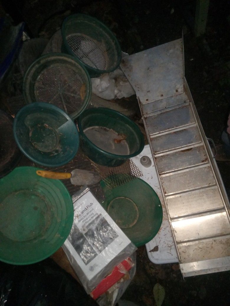 4' Sluice Box And Classifiers With Gold Pans
