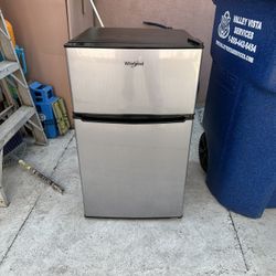 Whirlpool Mini-Fridge