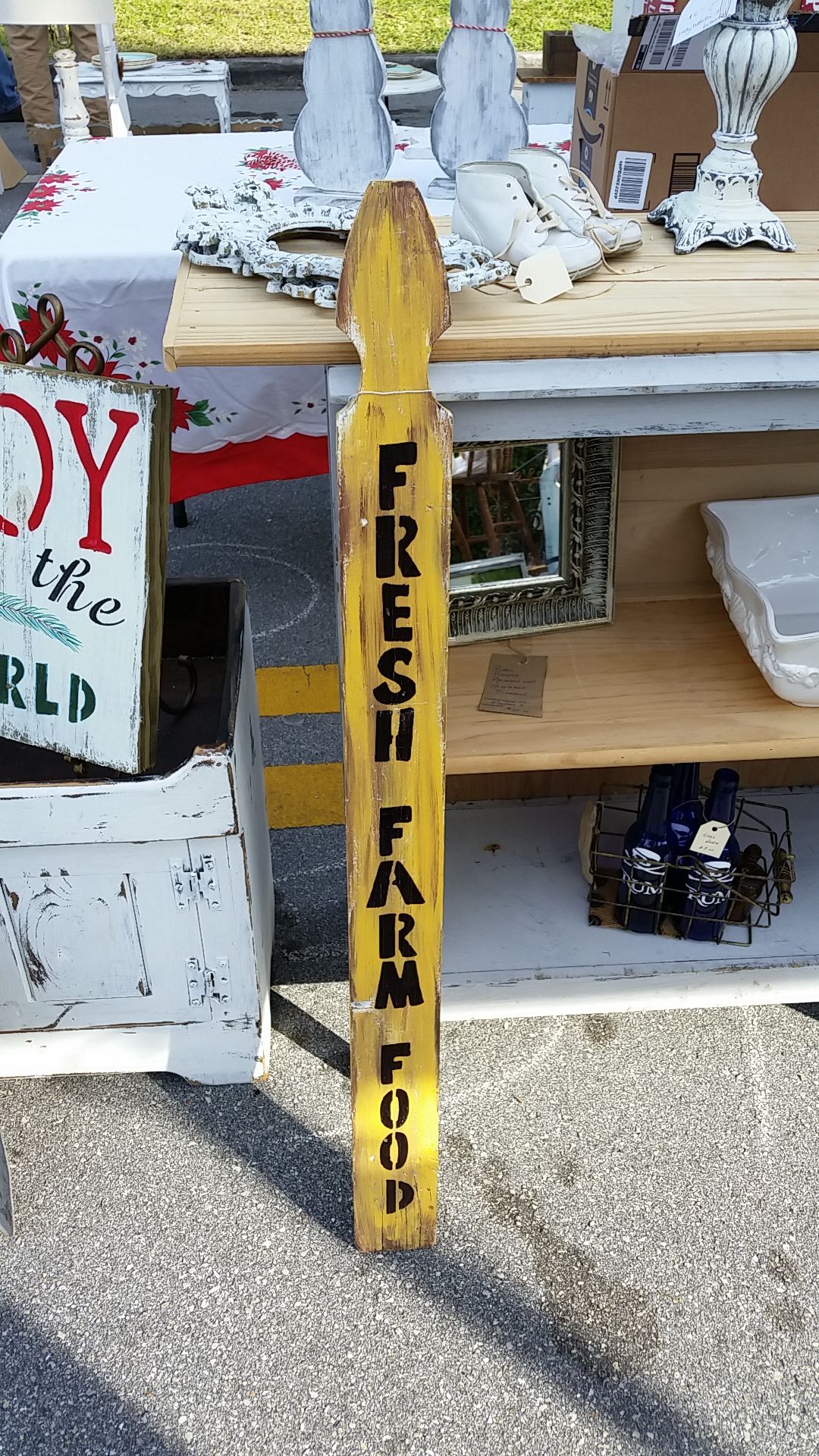 Farm fresh food sign