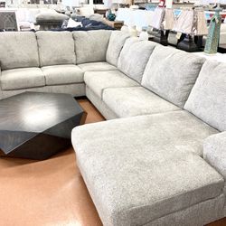 New Large Sectional 🔥🔥 IN STOCK 