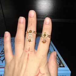 Knuckle/regular Rings 