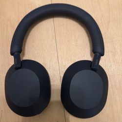 Sony XM5 Noise Cancelling Headphones 