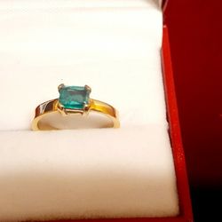  18k Gold (750 ) w/ Colombian Emerald Ring (6.5). 3.2 Grams  