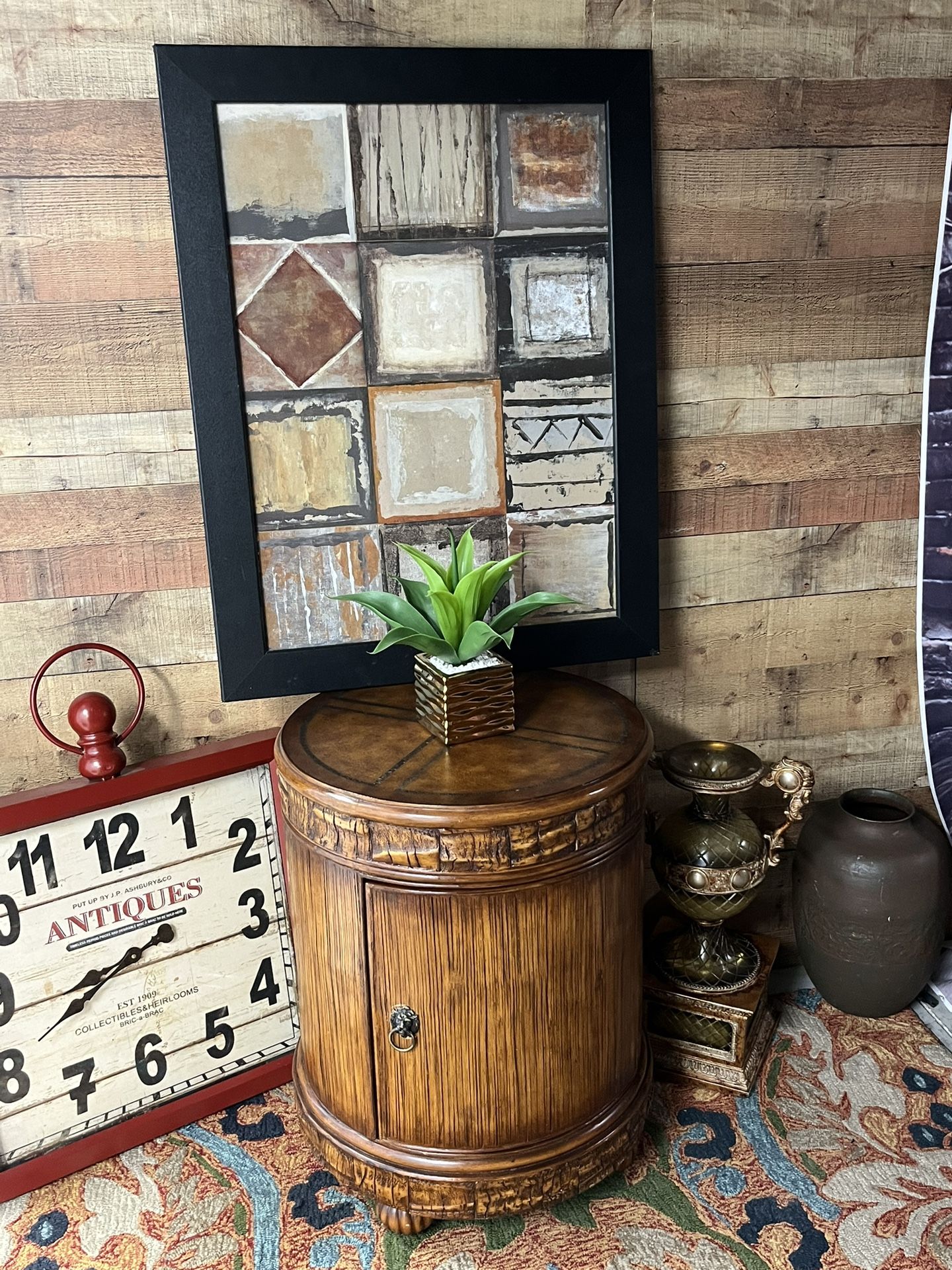 Very Nice Barrel Shaped Side/end Table