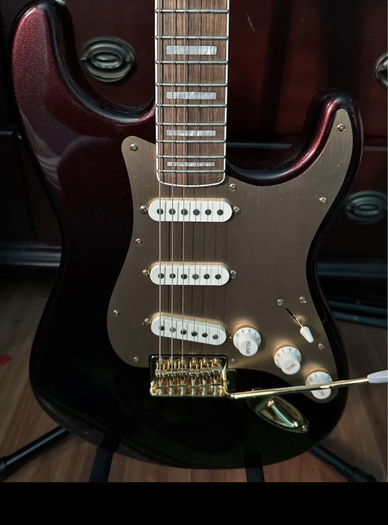 Fender Squire 40th Anniversary Ruby Red