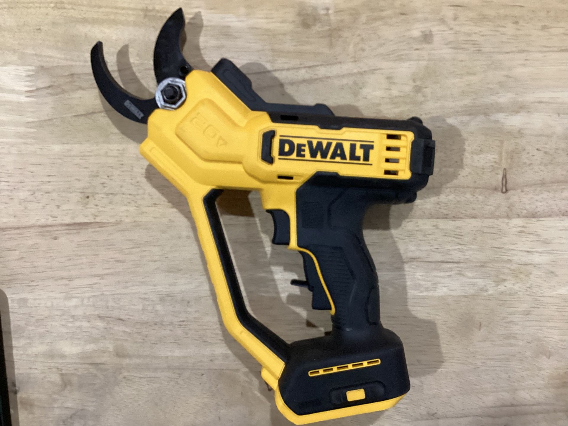 DEWALT 20V MAX Cordless Pruner Tool only