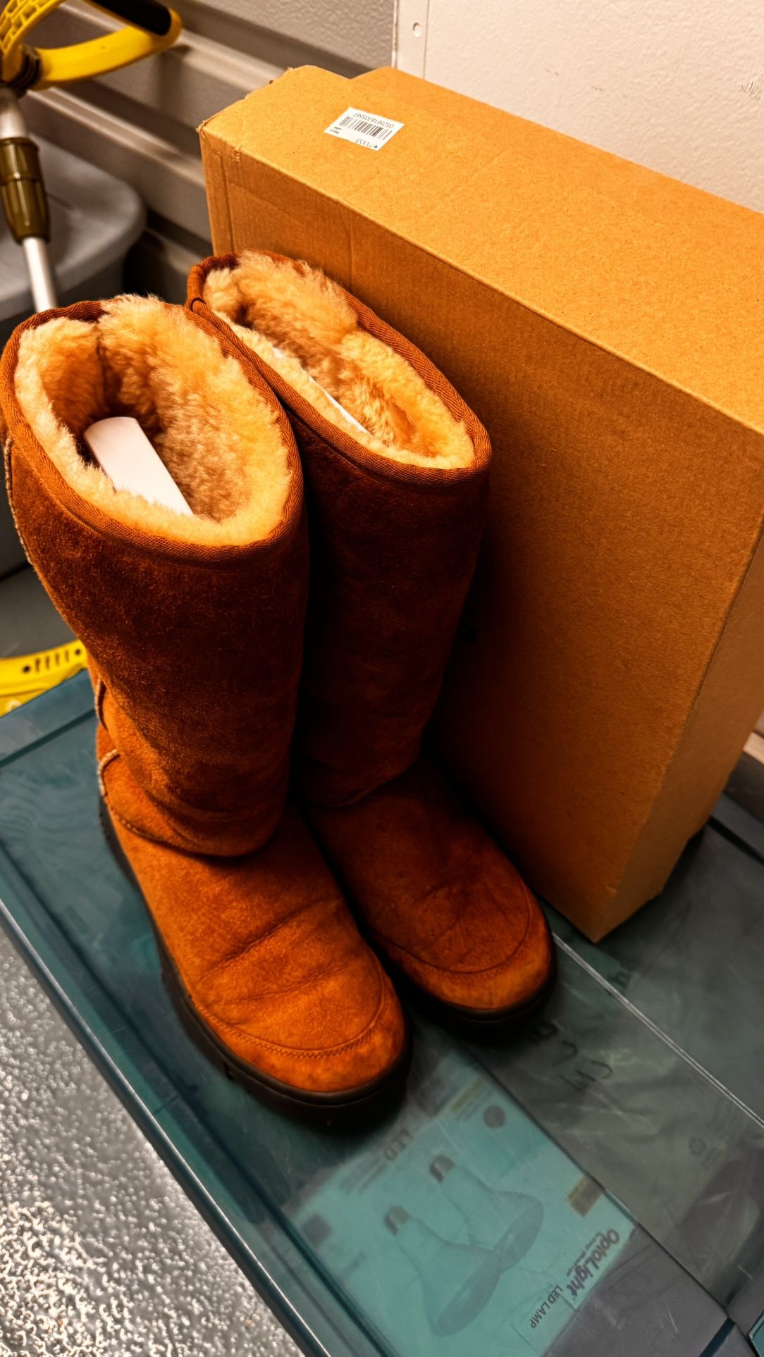 UGG BOOTS SIZE 9 100% Sheepskin LEATHER WATERPROOF TALL