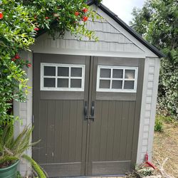 7 by 7 storage only a year old it’s full of nice thing to sell