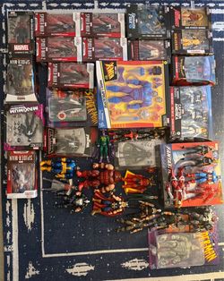 Large Marvel Legends Action Figure Lot