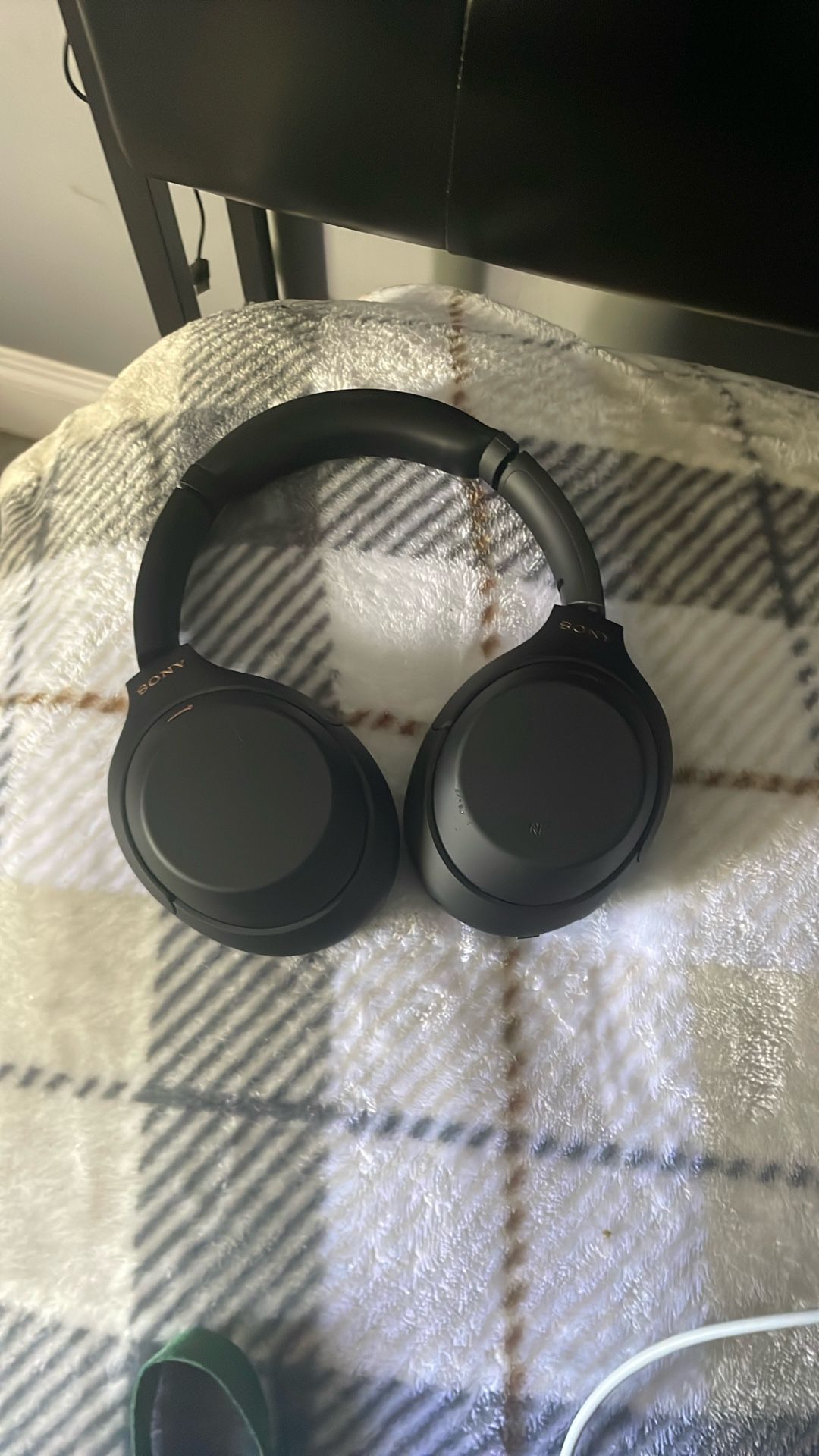 WH-1000XM4 Wireless Noise-Cancelling Headphones