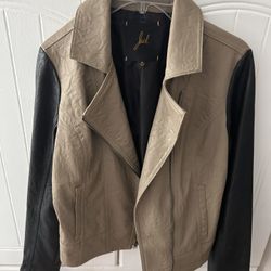 Faux Leather Women’s Jacket In Excellent Condition 