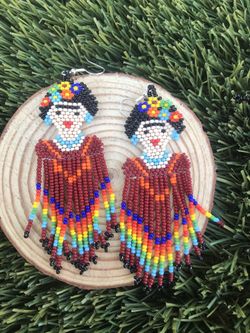 Joyería artesanal en arte Huichol Frida earrings