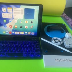Apple IPad 7th 32 GB Unlocked- Keyboard And Stylus 