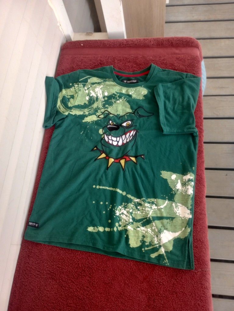 Bulldog graphic t-shirt size L