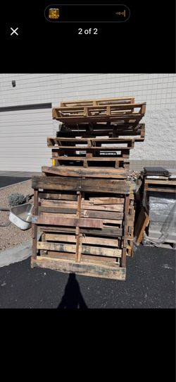 Free pallets!! Must pick up!!!