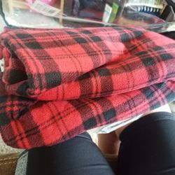 Emergency Car Plug-In Heating Car Blanket
