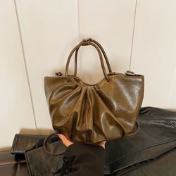 Yunduosen’s new versatile fashion large-capacity pleated women‘s bag original popular small bag lazy style