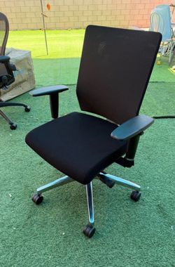 Black Mesh Office Chair