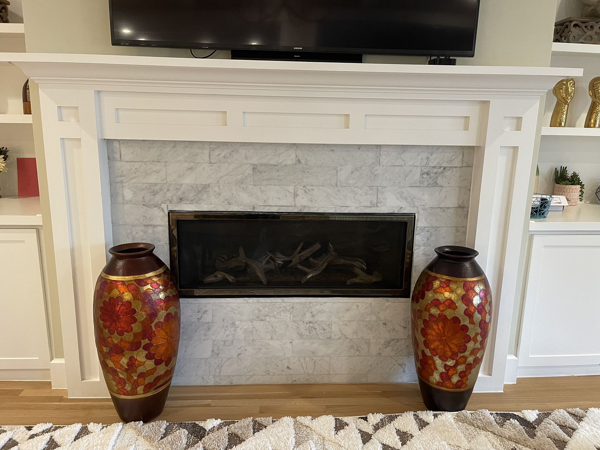 Two beautiful Pier 1 Potteries For home decor Or Planters !!!