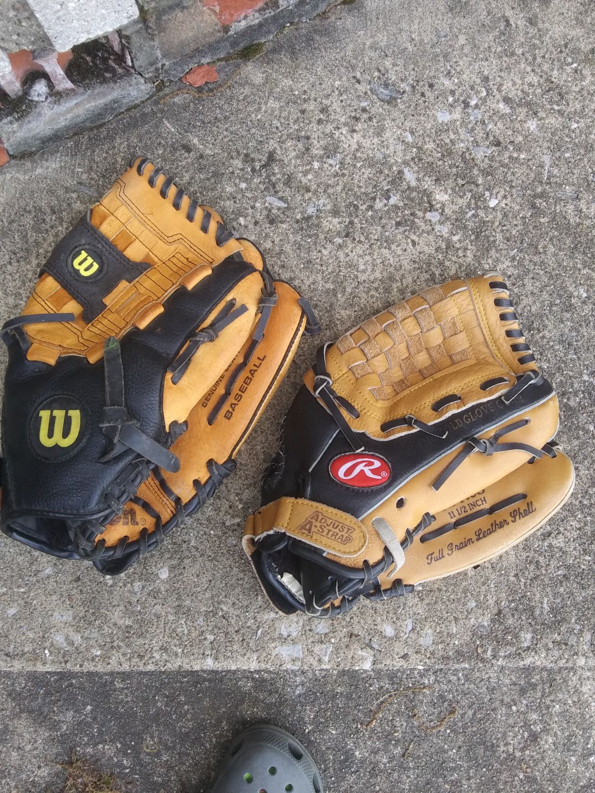 2 Baseball Gloves & 3 Baseballs