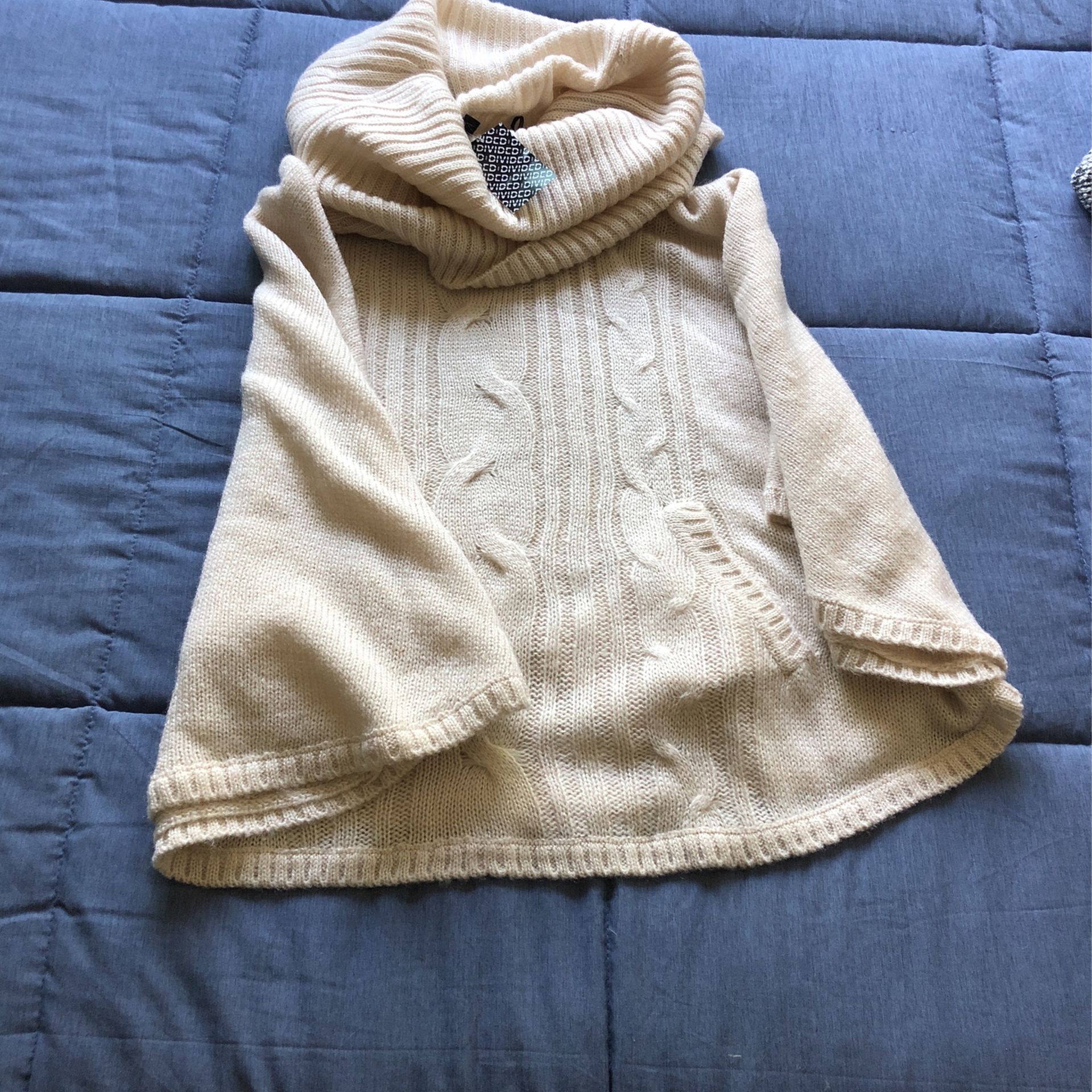 NWT Cal neck Poncho With Pocket