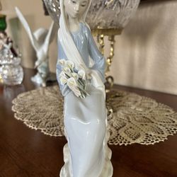 LLADRO Sitting Woman w/Calla Lilies #4972 Glossy Porcelain Figurine ~ Retired 1977