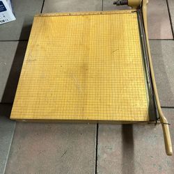 Guillotine Paper Trimmer - 24" 