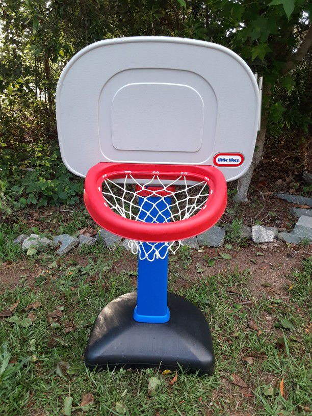  Little Tikes Adjustable Basketball Hoop