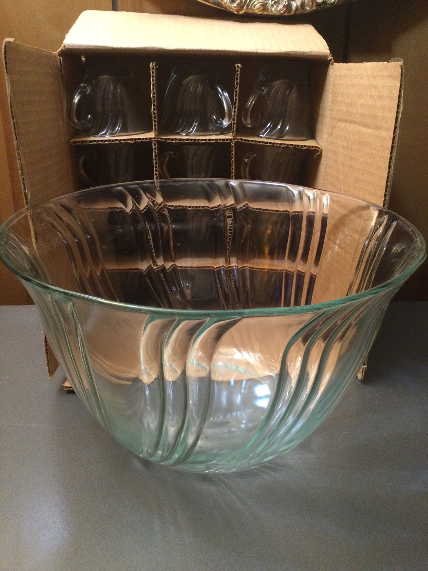Punch Bowl And 12 Cups Glass Vintage $40