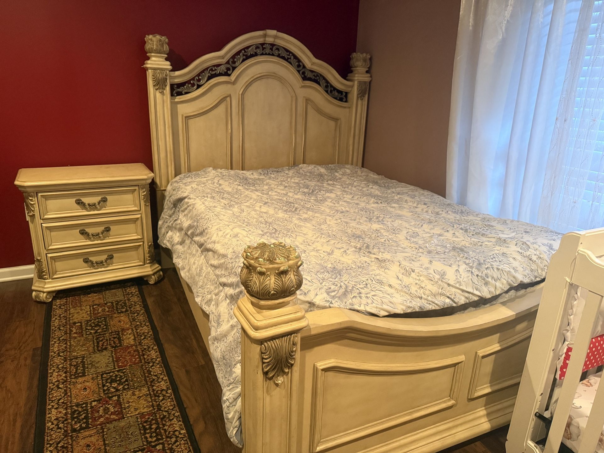 Queen Bedroom Set