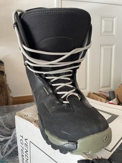 Ross no snowboarding boots, size 13, With Binding Clips