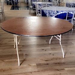 Banquets 5 feet round tables like new