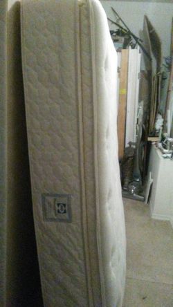 King sized mattress with boxspring
