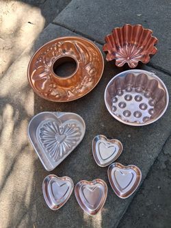 MOLDS $15 PICK UP IN SUN VALLEY 