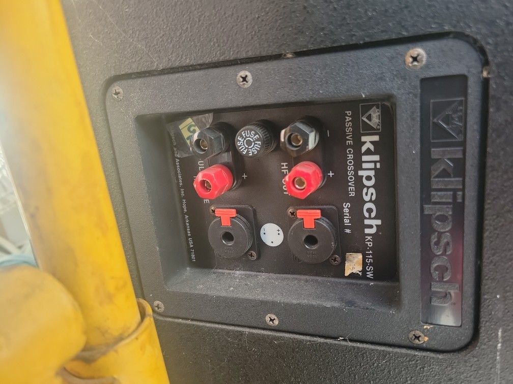 2 Klipsch KP 115 SW Sub Woofer works great