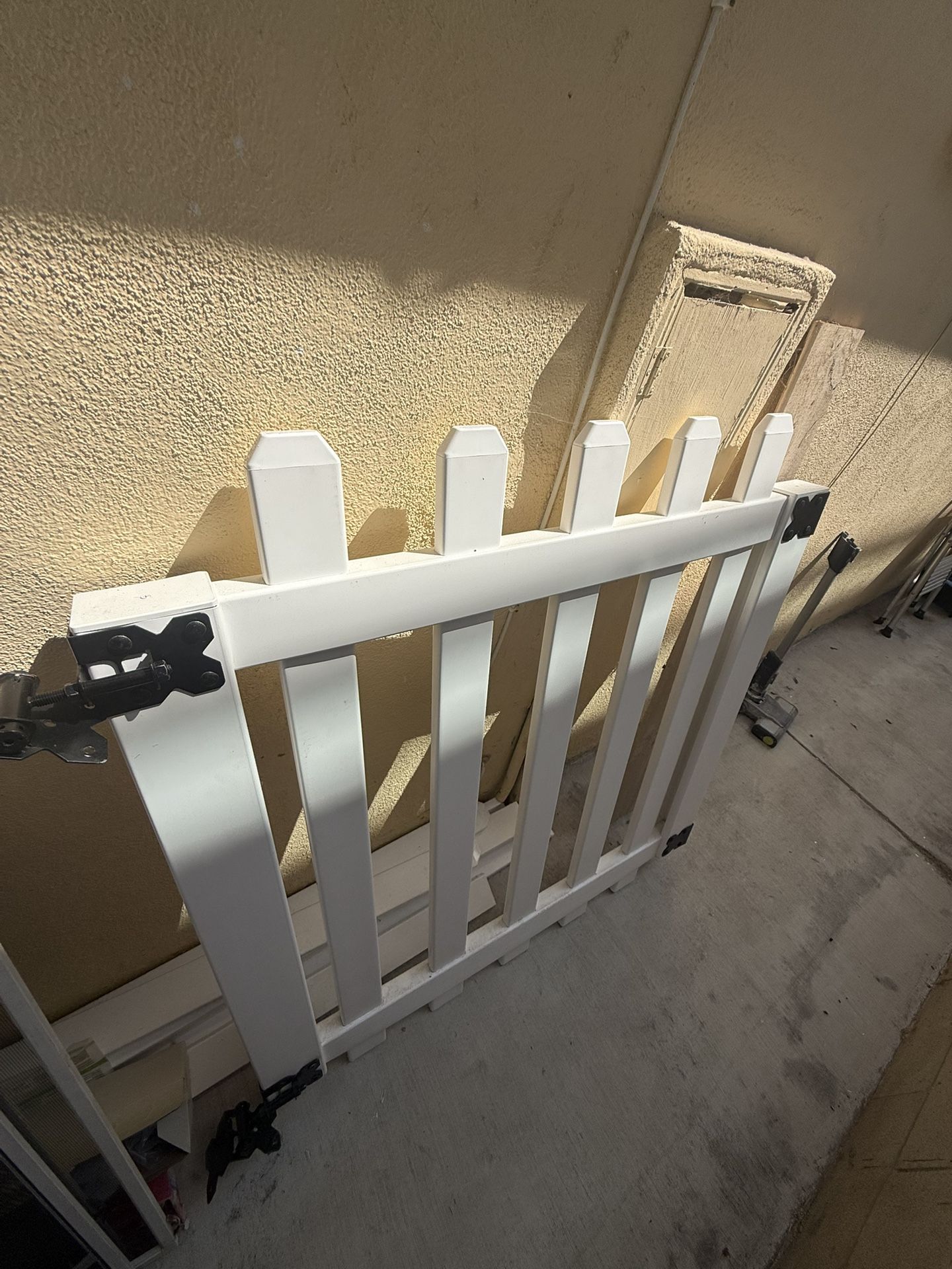 Veranda Vinyl Gate