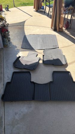 2017 Honda CRV stock mats fits any Honda CRV