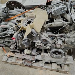 Two 6.8l Triton V10 20v Complete Engines for Rebuild