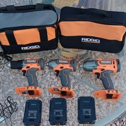 4 PIECE RIDGID TOOL KIT.
3 BATTERIES.
2 CHARGERS. 