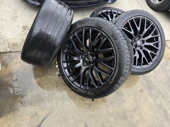 Mustang Size 19 Tire Set