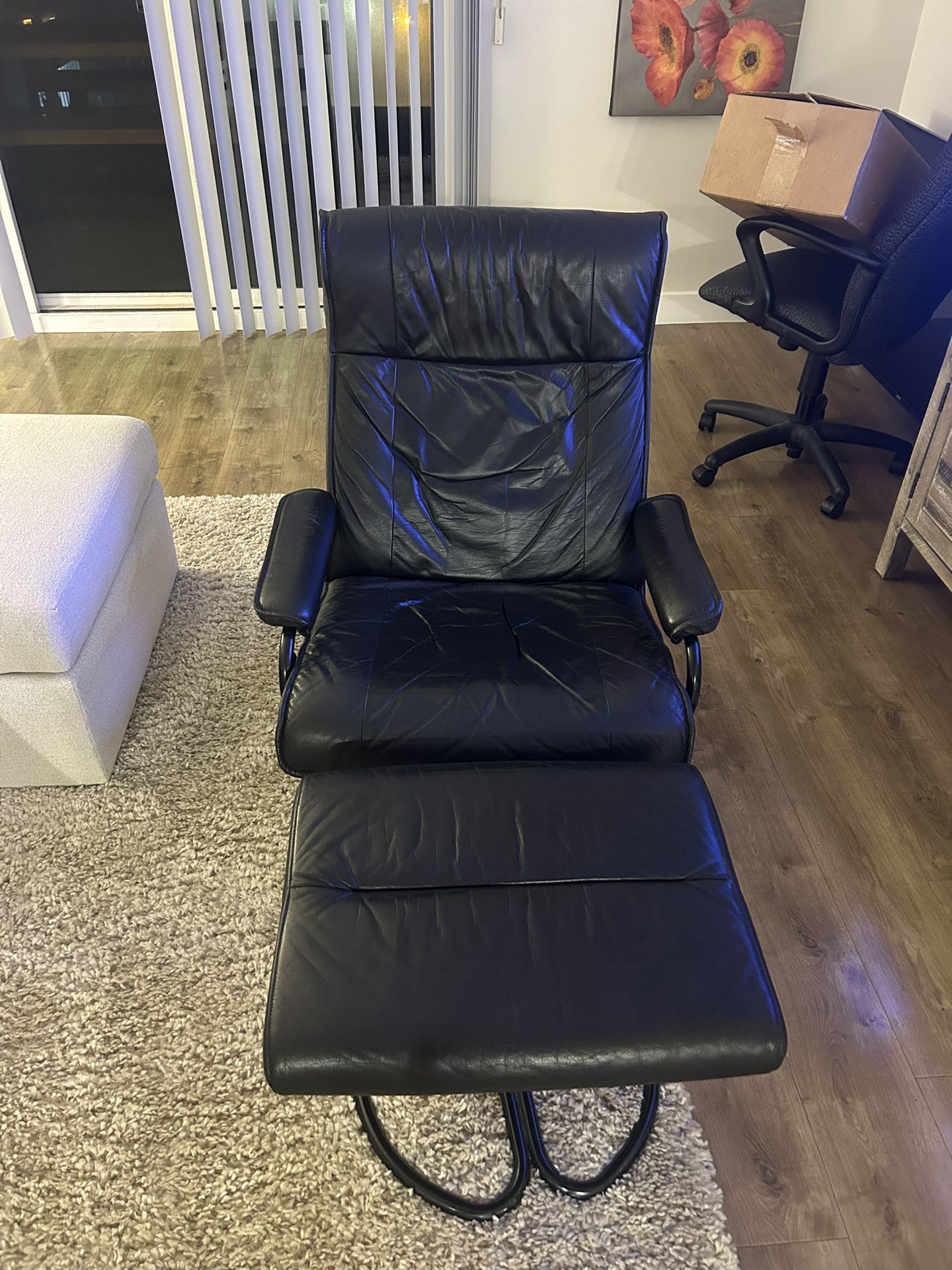 Black Leather Reclining Chair w/ Ottoman