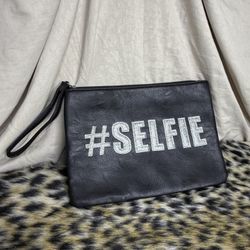 # Selfi Wristlet 