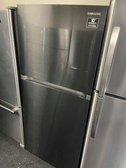 Samsung Top Mount Refrigerator Black with IceMaker