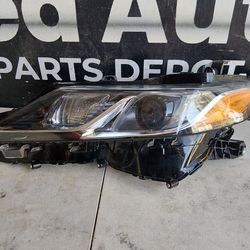 18-20. Toyota  camry LE. LH HEADLIGHT OEM