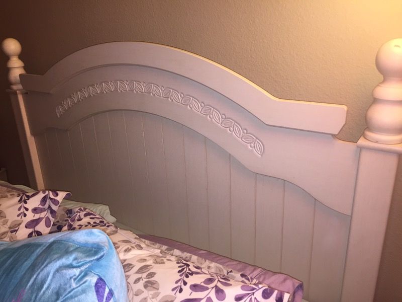 Queen size bedroom set