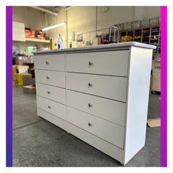 8 drawers dresser / Eight drawers dresser