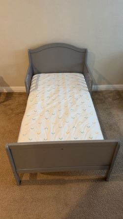 Toddler bed with mattress