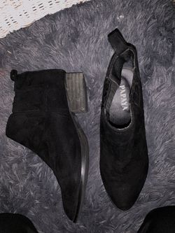BLACK BOOTIES